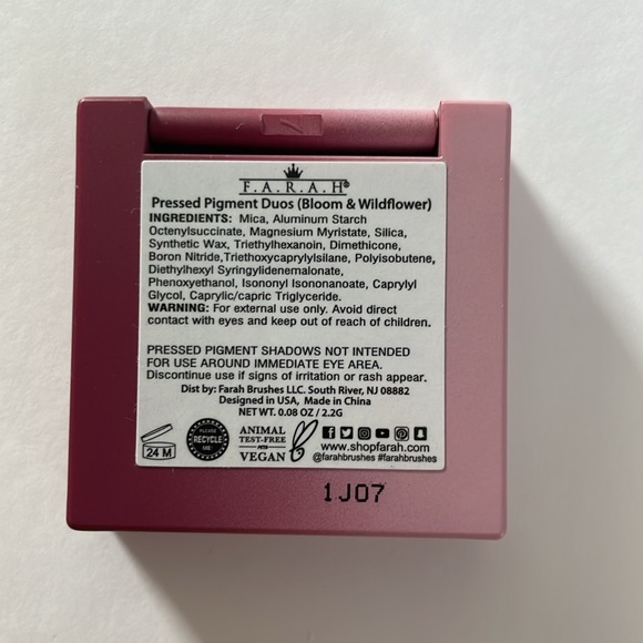 Travel size Beauty product bundle - Picture 13 of 14